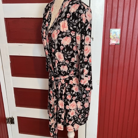 NWT Rene Rofe Floral Women's Robe - Black and Pink Robe ONLY - Picture 2 of 6